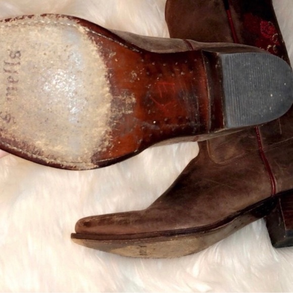 Boots - Picture 4 of 4